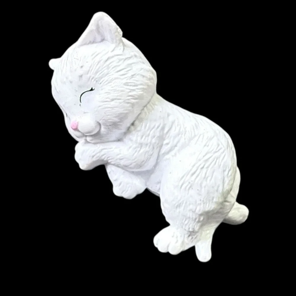 Barbie Mattel Chelsea White Cat Kitten Pet‎ Animal Vet Rescue Sleeping